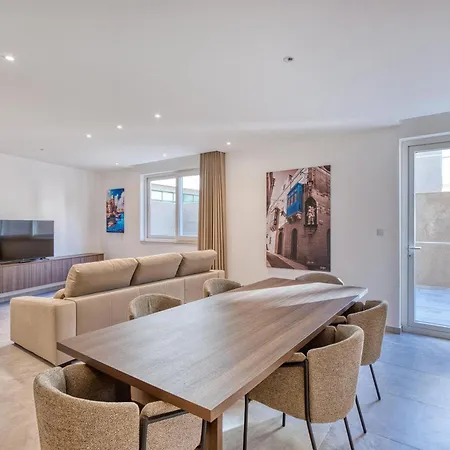 The Pender Lux Hub - 4br With Pool, Wifi & Ac By 360 Estates Villa