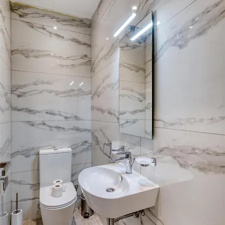 The Pender Lux Hub - 4br With Pool, Wifi & Ac By 360 Estates