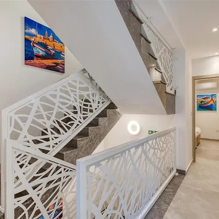 The Pender Lux Hub - 4br With Pool, Wifi & Ac By 360 Estates *