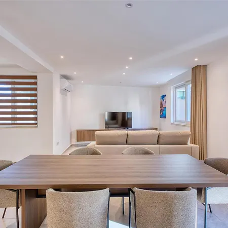 The Pender Lux Hub - 4br With Pool, Wifi & Ac By 360 Estates *