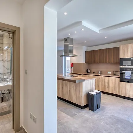 The Pender Lux Hub - 4br With Pool, Wifi & Ac By 360 Estates *