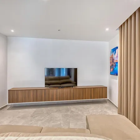 The Pender Lux Hub - 4br With Pool, Wifi & Ac By 360 Estates Villa *