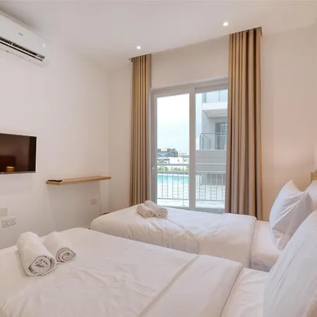 The Pender Lux Hub - 4br With Pool, Wifi & Ac By 360 Estates 别墅