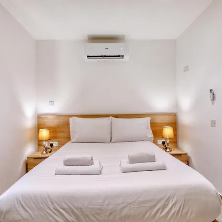 The Pender Lux Hub - 4br With Pool, Wifi & Ac By 360 Estates 别墅