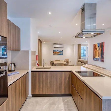 The Pender Lux Hub - 4br With Pool, Wifi & Ac By 360 Estates