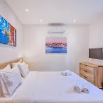 Villa The Pender Lux Hub - 4br With Pool, Wifi & Ac By 360 Estates