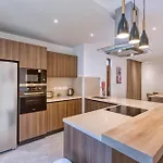 The Pender Lux Hub - 4br With Pool, Wifi & Ac By 360 Estates