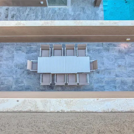 The Pender Lux Hub - 4br With Pool, Wifi & Ac By 360 Estates