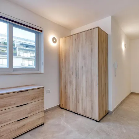 Villa The Pender Lux Hub - 4br With Pool, Wifi & Ac By 360 Estates