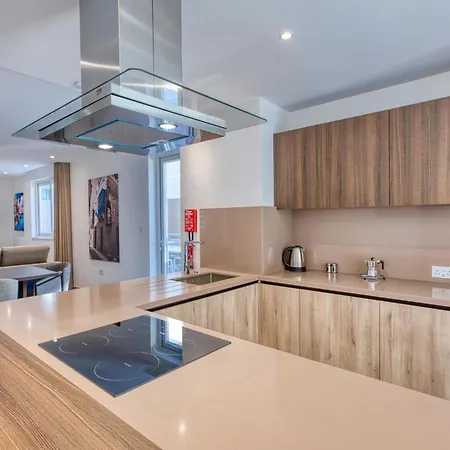 The Pender Lux Hub - 4br With Pool, Wifi & Ac By 360 Estates Villa *