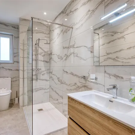 The Pender Lux Hub - 4br With Pool, Wifi & Ac By 360 Estates ヴィラ