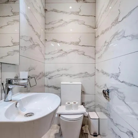 The Pender Lux Hub - 4br With Pool, Wifi & Ac By 360 Estates