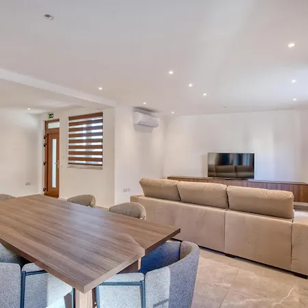 빌라 The Pender Lux Hub - 4br With Pool, Wifi & Ac By 360 Estates