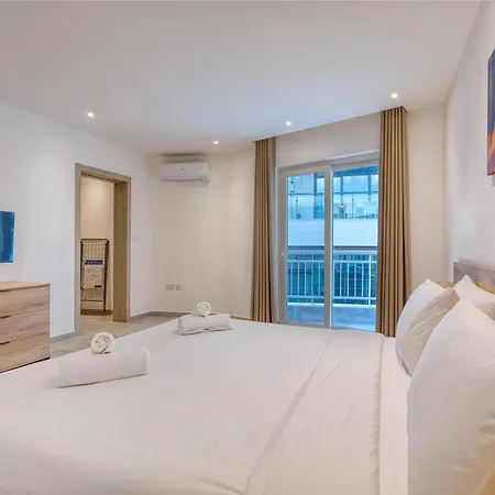 The Pender Lux Hub - 4br With Pool, Wifi & Ac By 360 Estates 빌라